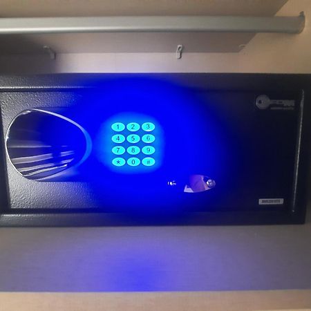 Apartman Lux-Besplatno Koriscenje Zasebne Garaze Sremska Mitrovica Exteriör bild
