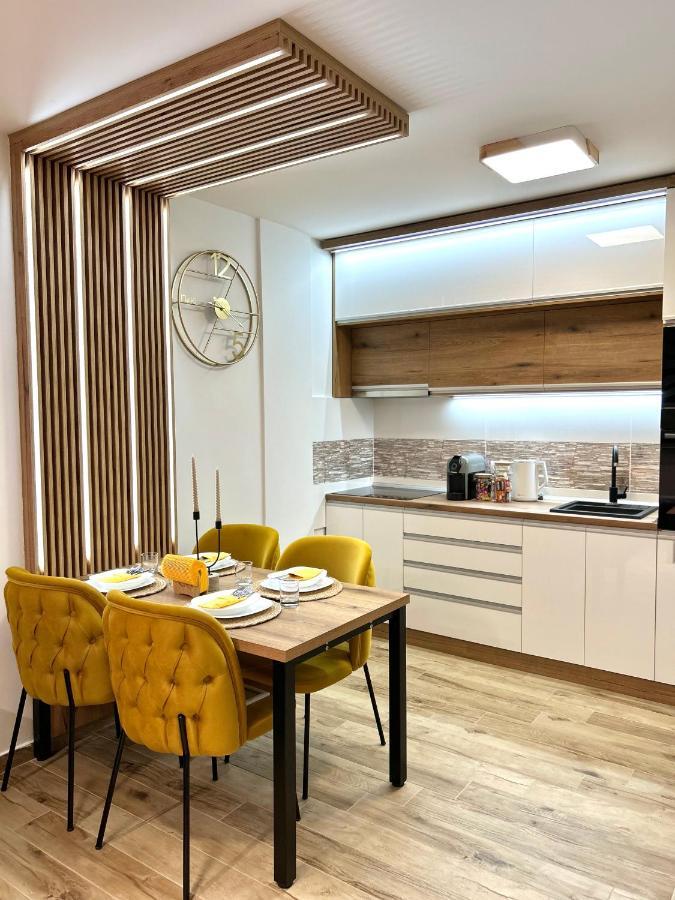 Apartman Lux-Besplatno Koriscenje Zasebne Garaze Sremska Mitrovica Exteriör bild