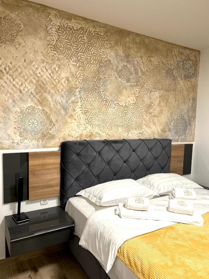 Apartman Lux-Besplatno Koriscenje Zasebne Garaze Sremska Mitrovica Exteriör bild