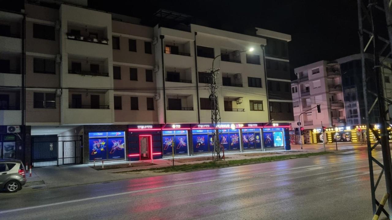 Apartman Lux-Besplatno Koriscenje Zasebne Garaze Sremska Mitrovica Exteriör bild