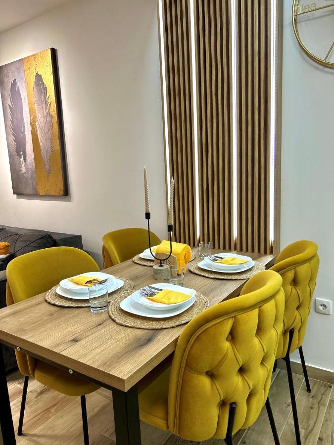 Apartman Lux-Besplatno Koriscenje Zasebne Garaze Sremska Mitrovica Exteriör bild