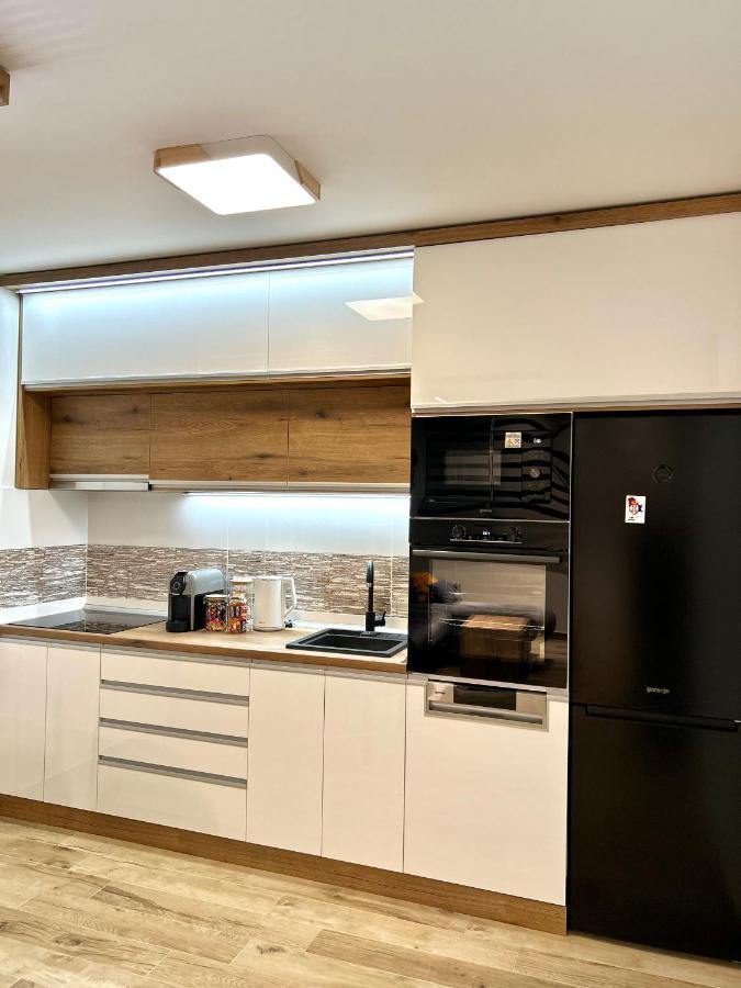 Apartman Lux-Besplatno Koriscenje Zasebne Garaze Sremska Mitrovica Exteriör bild