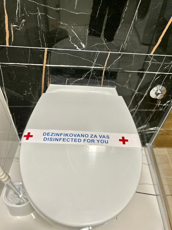 Apartman Lux-Besplatno Koriscenje Zasebne Garaze Sremska Mitrovica Exteriör bild