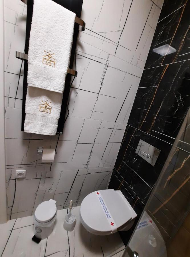 Apartman Lux-Besplatno Koriscenje Zasebne Garaze Sremska Mitrovica Exteriör bild